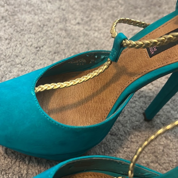 Steven by Steve Madden Peep Toe Pumps - Picture 3 of 3